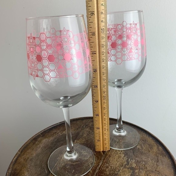RARE~Set of 2 Vintage Retro 1980s Clear Wine Glasses w/Pink Geometric Design~EUC - Picture 6 of 7
